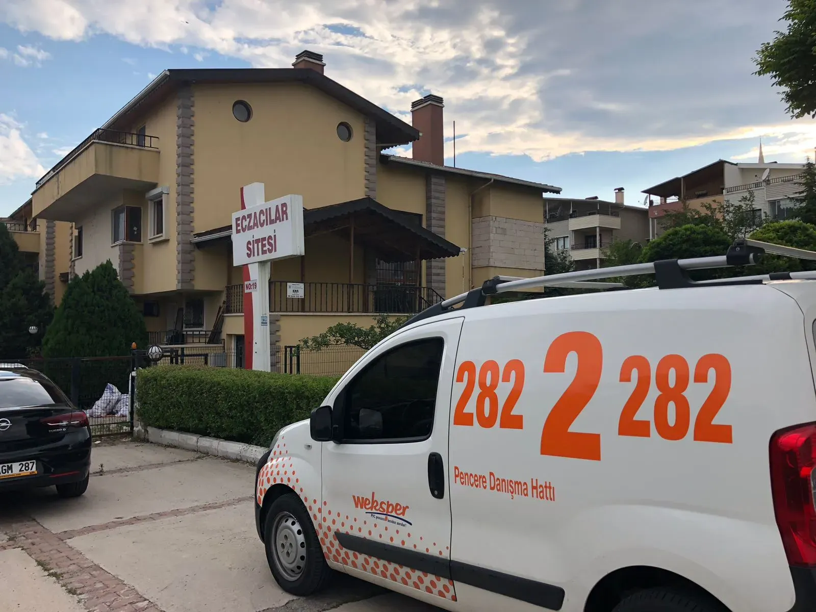 Bağlıca Katlanır Cam Balkon